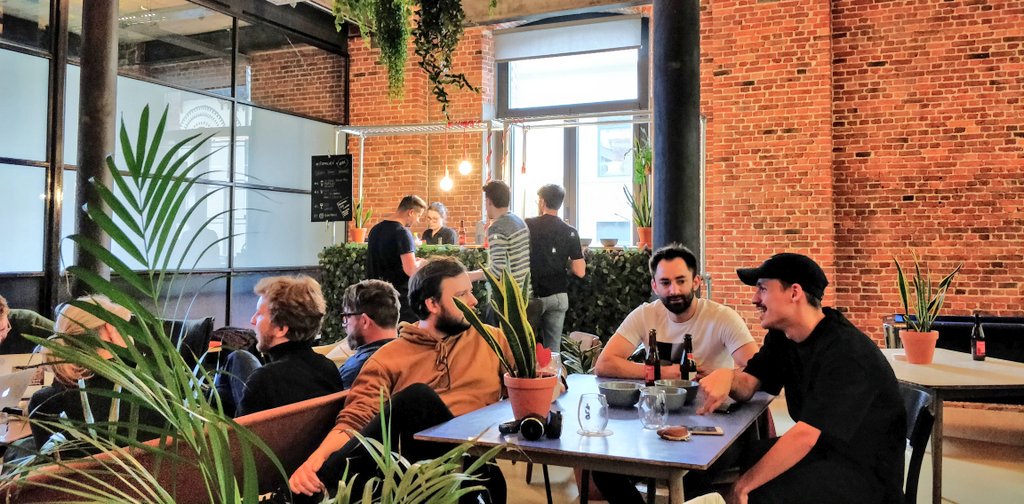PimVV's tweet photo. Leuke topics, aangename sfeer, ideale afterwork op het weekend te starten! #fomocafé @HOIantwerp https://t.co/E76AfaCLJf