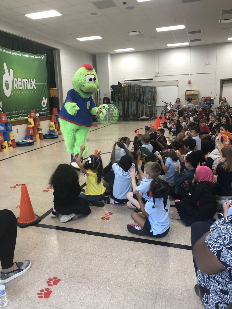 brandee_kaelin's tweet photo. K-5 students enjoyed a wonderful Pep Rally to help motivate and encourage everyone to be their best! @KenwoodElementa #Kprepready #allhandsondeck @JillHandleyKES https://t.co/LAovylUAq2