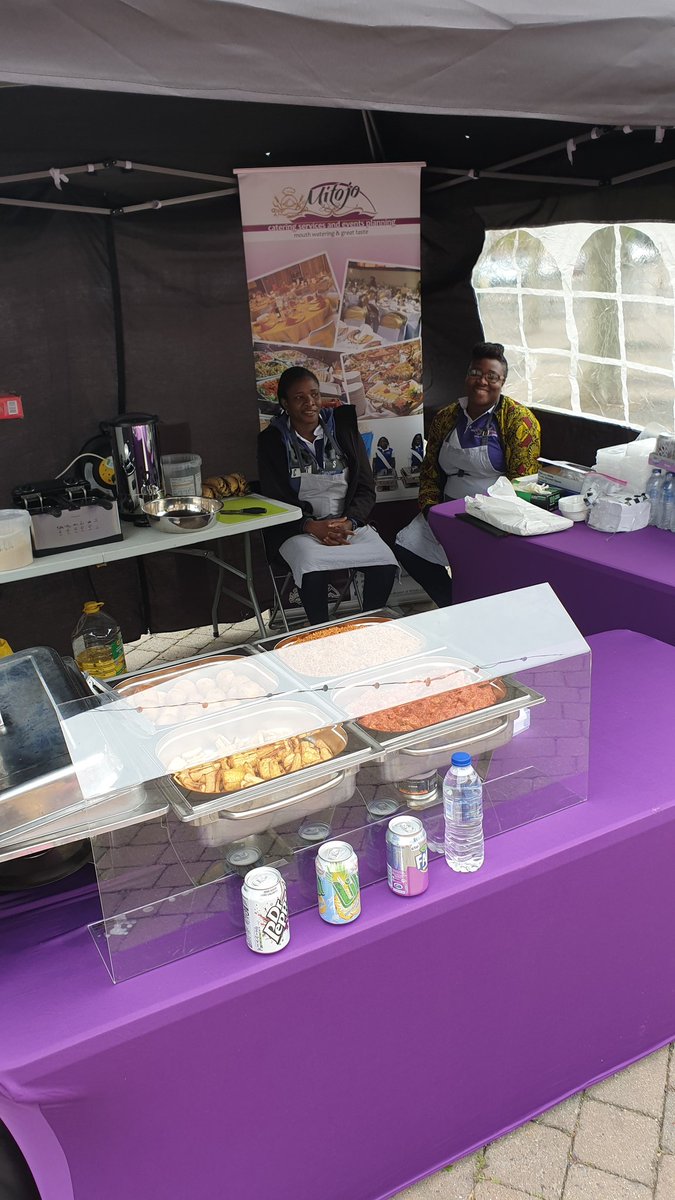 GreaterErith's tweet photo. … Delicious Nigerian food from @mitojocatering; great West African cuisine from @lalu_catering – and @FizzyRascalBar's bringing the bubbles! 🥂🍻 Live music from @Shadey_Scandals has just begun now too so get down to Pier Road near Morrisons – dinner is served! #ErithKitchen https://t.co/90S4P0qCPd