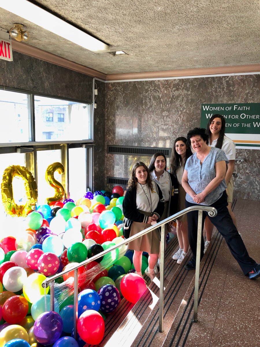 BKHSNYC's tweet photo. Today is the last day of classes for our #Classof2019... and senior prank day! Students filled the front entrance with colorful balloons and decorated hallways and doors with Post-It notes showing their gratitude to our faculty and staff. #Kearneyalways https://t.co/iKwafsniHz