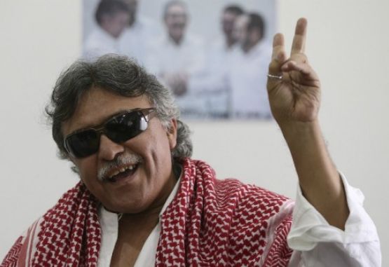 PrensaRural's tweet photo. #ATENCIÓN || El firmante del Acuerdo de Paz, Jesús Santrich, se encuentra herido y privado de la atención médica en el patio de alta seguridad de la Cárcel La Picota.
El gobierno Duque-Uribe está decidido a hacer trizas la paz de Colombia, comenzando con la vida de Santrich https://t.co/R3E2r2iEam