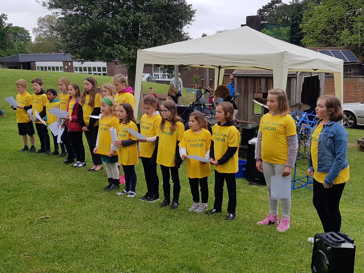 Henley Schools Together concert organised by The Henley Music School that not even the slightly drizzly weather can dampen. @henleymusicsch @HYFtweet