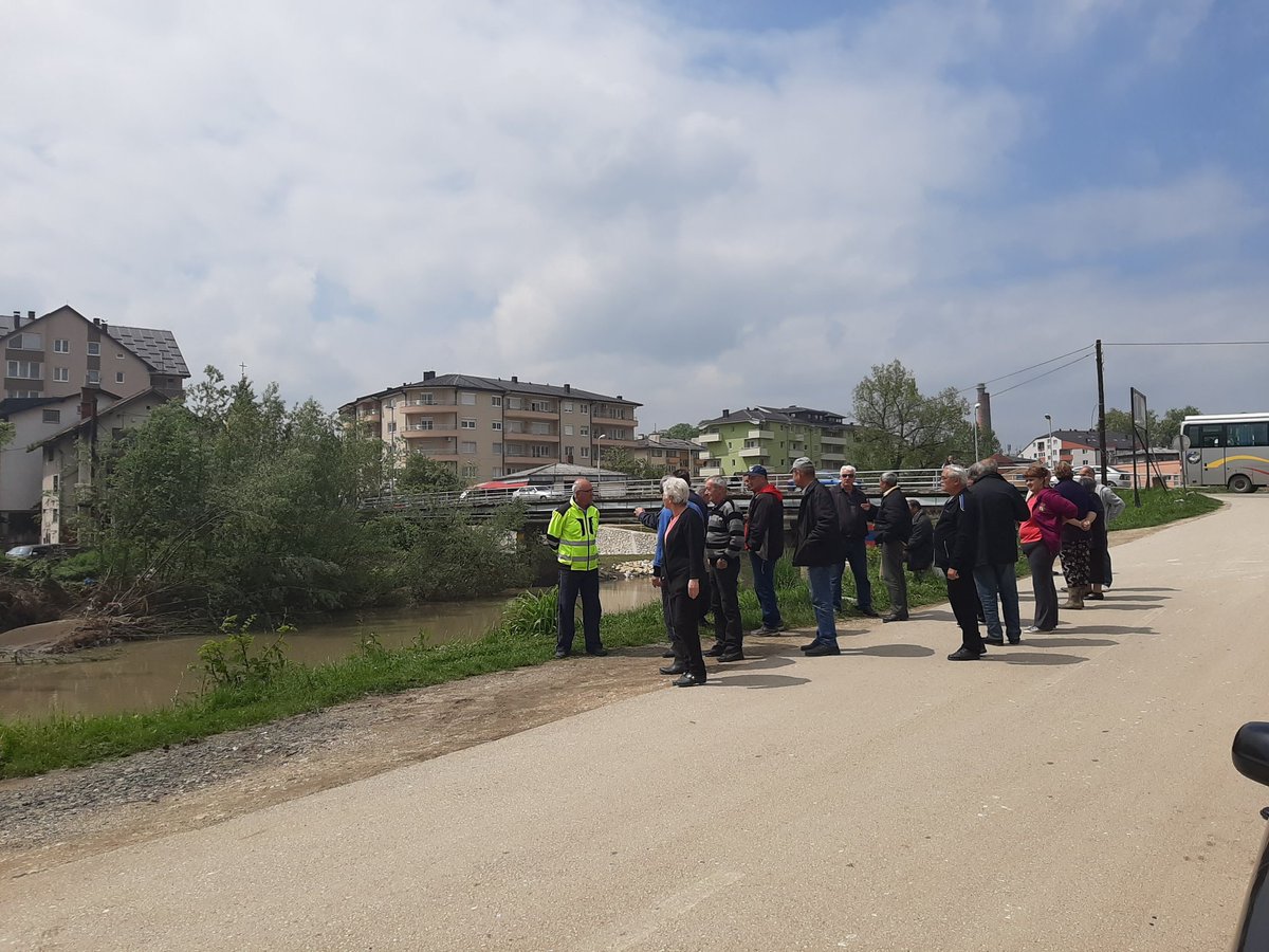 b_stokicATV's tweet photo. Mjestani Stenjaka za ATV: Steta je ogromna. Sve se moglo sprijeciti! Trazimo da se projekat zastite od poplava naselja Stenjak uvrsti u lokalni budzet. Detalji u Centralnim #AtvVijesti @AtvBanjaluka #teslic https://t.co/6Y448hGPJR
