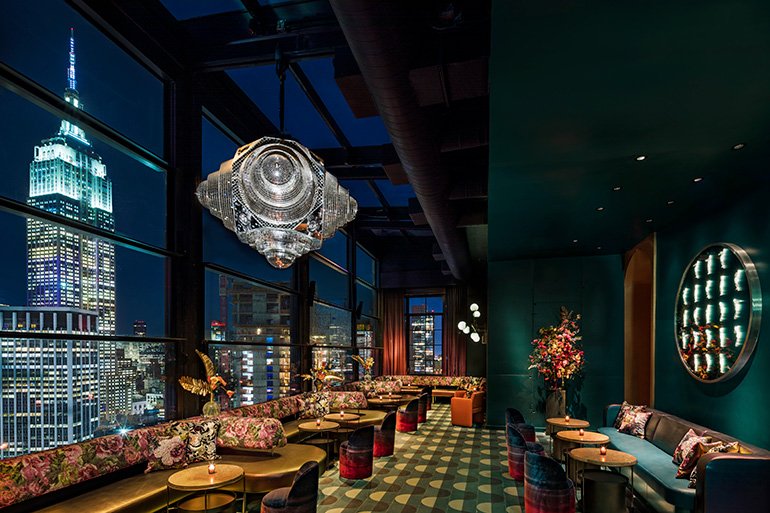 InteriorDesign's tweet image. Enjoy a 360-Degree View of NYC from Fleur Room at the Moxy Chelsea: bit.ly/2HuaKT6