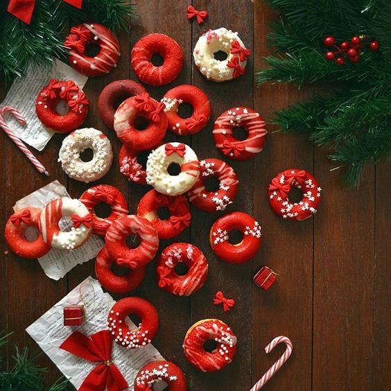 Foto Inspiração! Com Donuts da <a href="/FunnyCakeBrasil/">Funny Cake Donuts e Cupcakes em Brasília</a> a decoração de sua mesa de festa fica ainda mais charmosa|! Decore com Donuts! #donutsbrasilia #donutsDF #donutsembrasilia