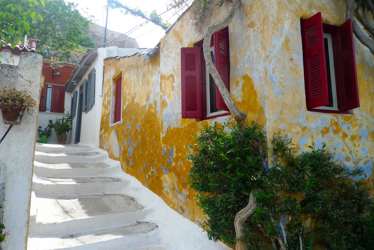 CovetedPlaces's tweet photo. Headed to #Greece soon? Whether you're more of an island bum or a city buff, there's something for everyone: 
https://t.co/Bngck9JpDK
#Athens #Santorini #CovetedPlaces https://t.co/Ksqru2dQbU