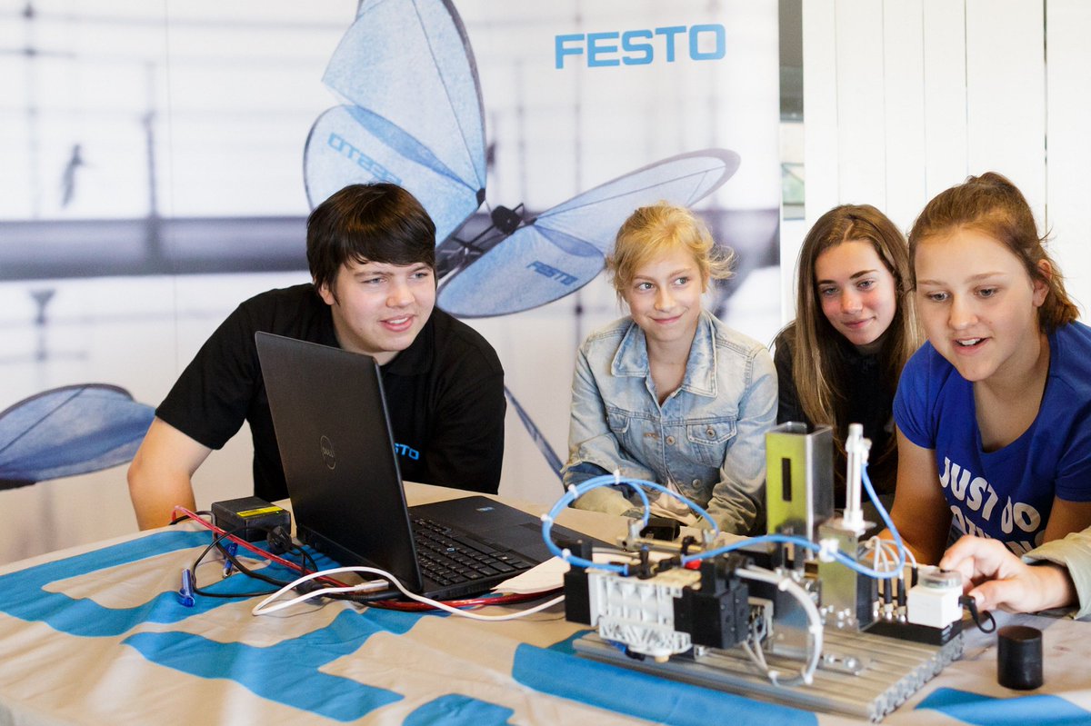Ruim 1400 leerlingen ervaren tijdens Game On regio Breda hoe veelzijdig #tech is. Ze gaan activiteiten doen zoals #virtueel lassen, met een onderwaterdrone duiken, kunststofmaskers maken en #robots #programmeren door middel van VR. bit.ly/game-on-breda #MAKETECHYOURS #dtw2019