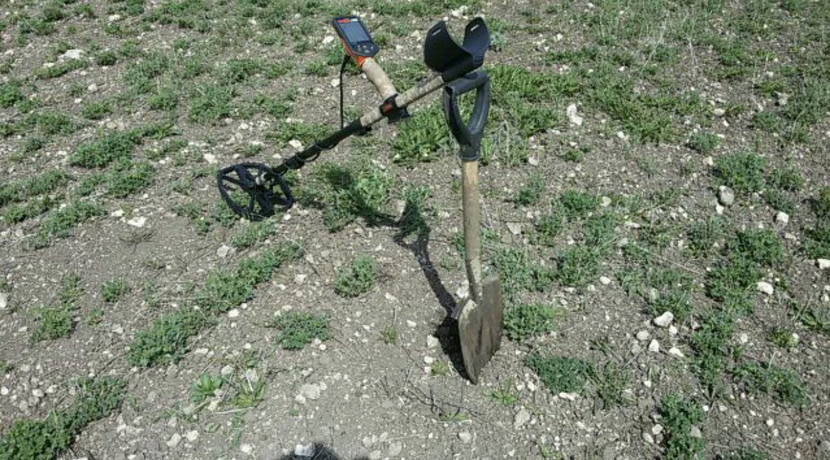 questdetecting's tweet image. New finds from #QuestQ20 user. Download the metal detecting APP QuestGo for more finds by detectorists.