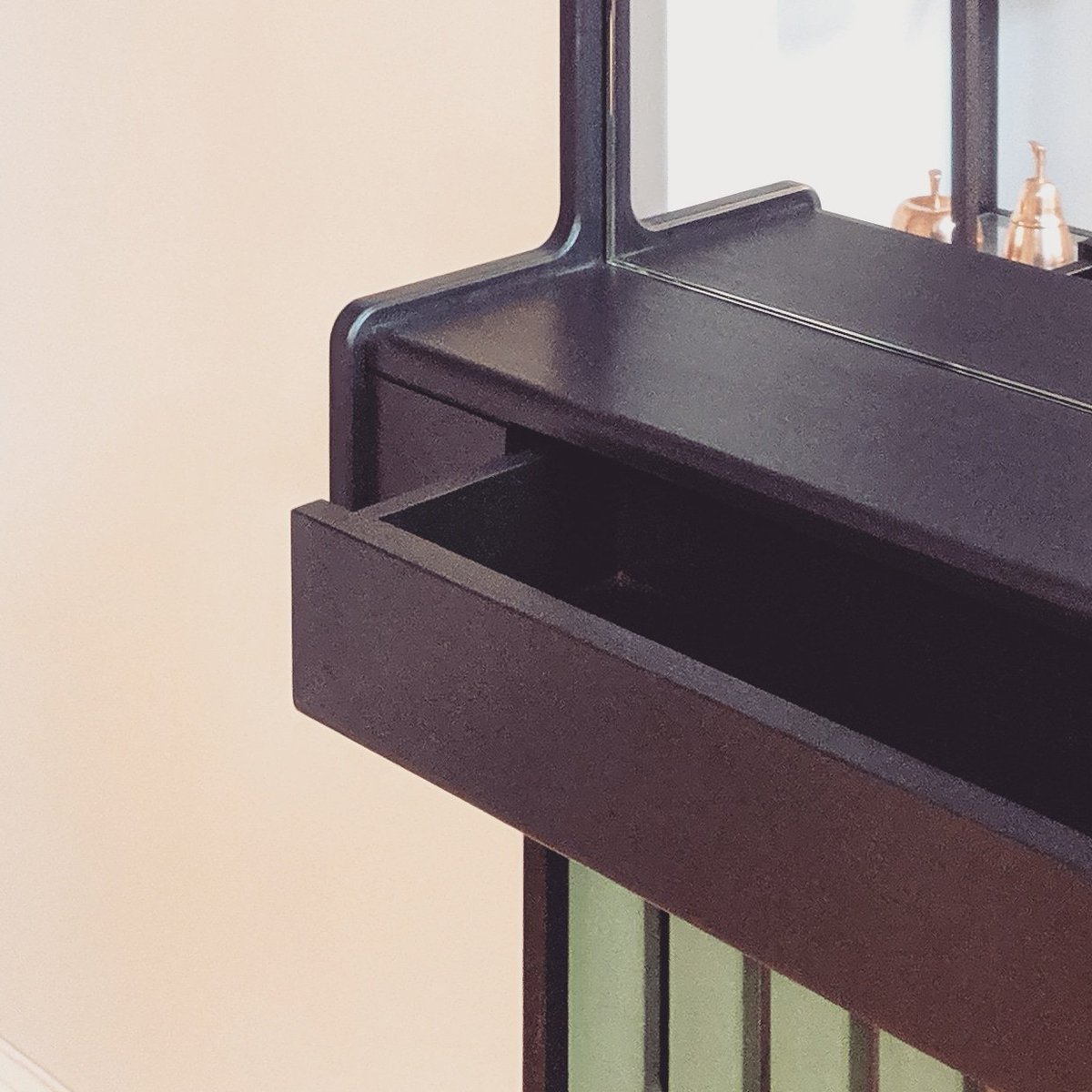 #GRAFTIN // DRAWER // DETAIL draw detail on a commission installed this week, a slim side unit with mirror and draw to cover radiator in a dining/entrance room #ldn #CDW2019 #design #furniture #furnituredesign #custom #friday #interiors #interiordesign #commision