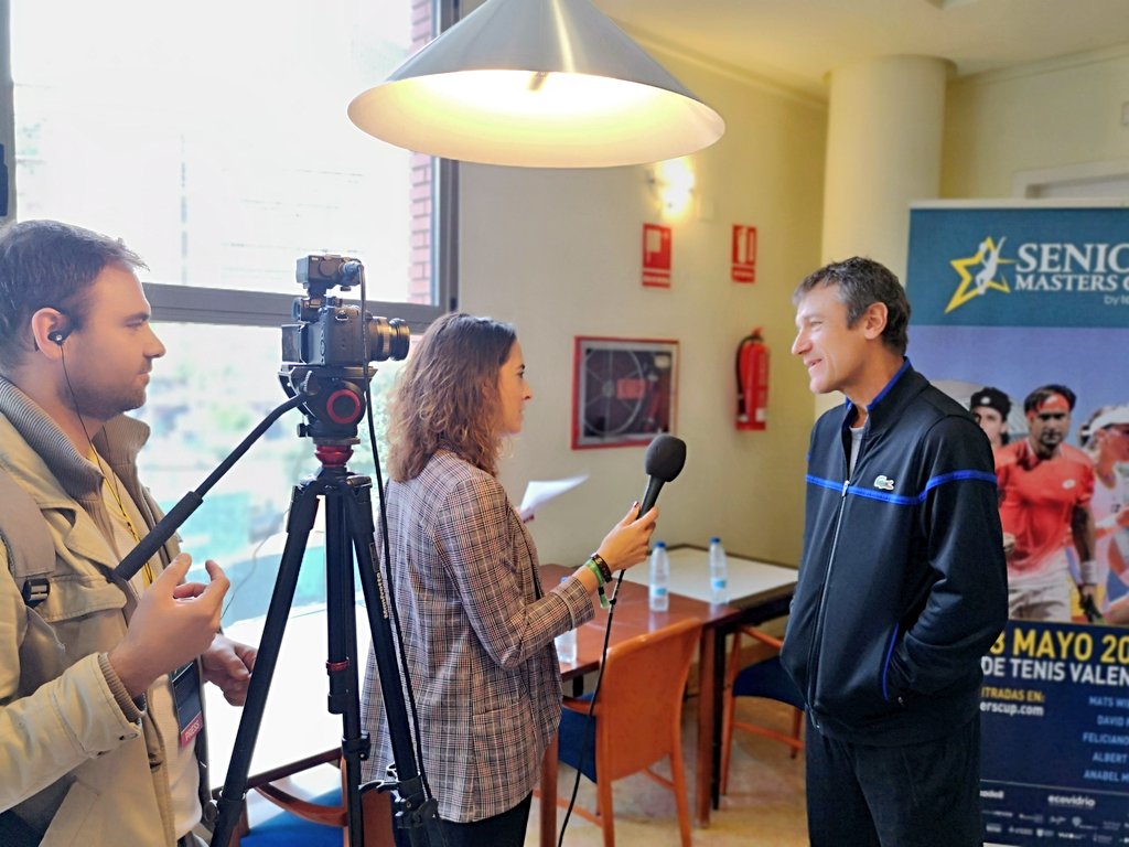 FundVisitVal's tweet photo. 🎙️Entrevistamos a una leyenda del tenis, #MattsWilander que juega la @seniormastersc y nos cuenta qué conoce de València. #VLCNonStop #VisitValència #SeniorMastersCup https://t.co/riKaQyLfjG
