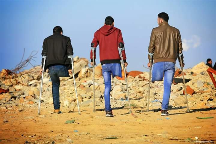 JeSuisEspe_'s tweet photo. El Ejército terrorista israelí usa balas de mariposa contra los palestinos que acuden pacíficamente y desarmados a las #GreatReturnMarch en Gaza.
Prohibidas por la ley internacional, su uso está catalogado como crimen de guerra.
#BoycottEurovision2019
#FreePalestine 🇵🇸 https://t.co/ZaAkIIytLO