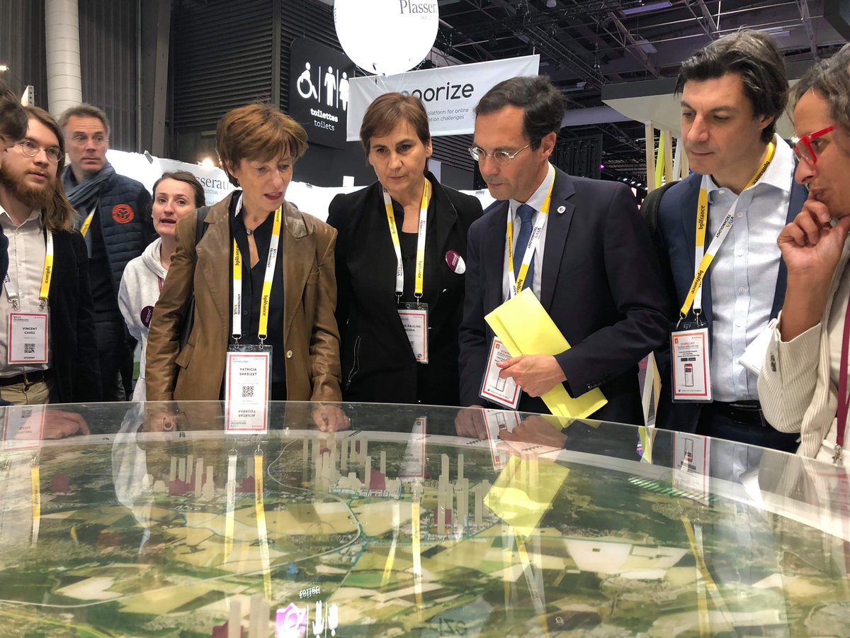 Le Secrétaire général pour l’investissement @BOUDYGuillaume et la présidente du Comité de surveillance Patricia Barbizet ont rencontré au salon @VivaTech des start-up innovantes, dont certaines soutenues par les investissements d’avenir 🚀