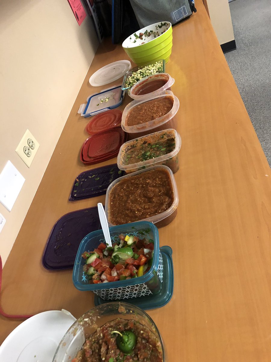 MrsSmartAHS's tweet image. El concurso de salsa hoy! #ArapClassrooms2018