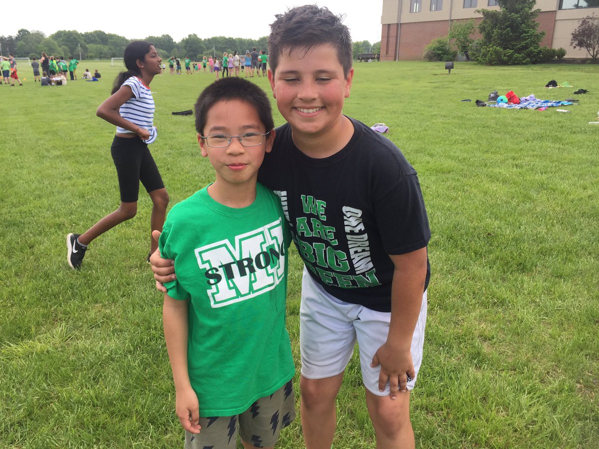 thackerteaches's tweet image. What could be better than a picnic lunch, ice cream, and playing games with your Team Venture pen pals?! The best part is seeing past Ss.
#MasonMoment