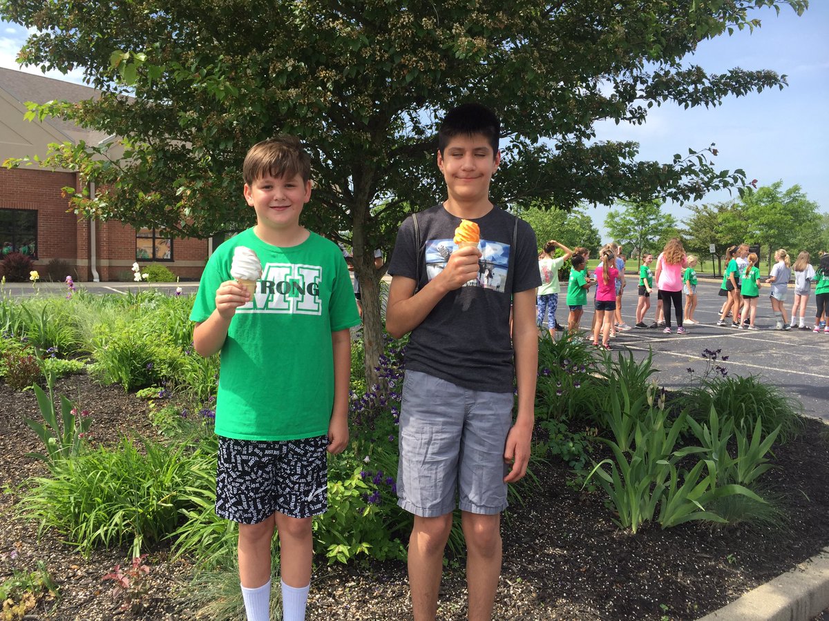 thackerteaches's tweet image. What could be better than a picnic lunch, ice cream, and playing games with your Team Venture pen pals?! The best part is seeing past Ss.
#MasonMoment