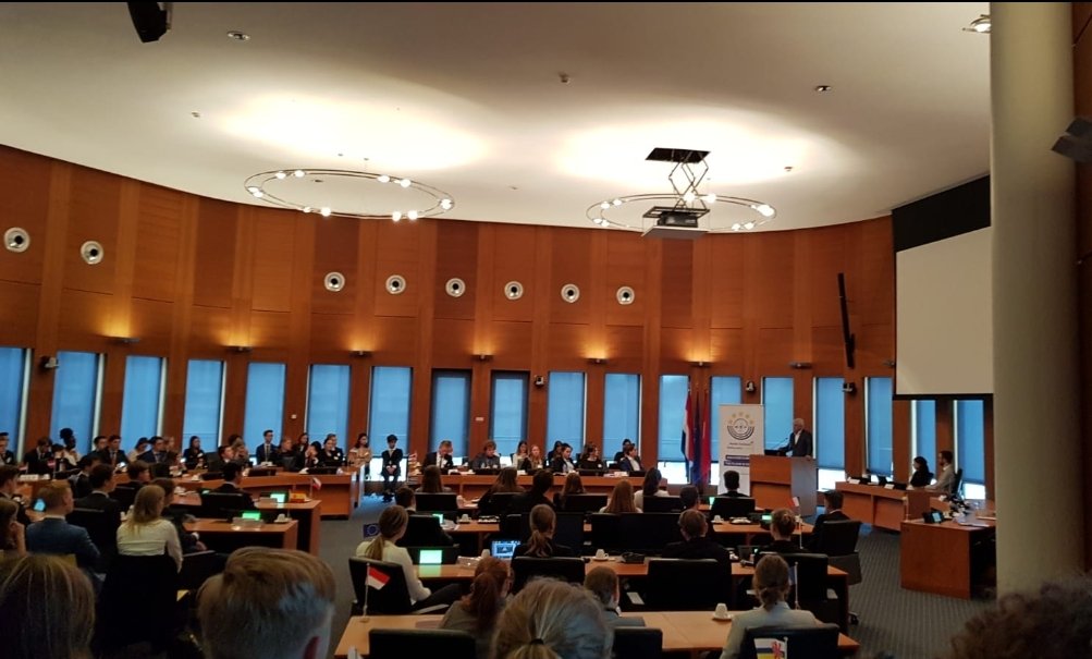 Slotceremonie van de Limburgse MEP Conferentie (<a href="/meplimburg/">MEP Limburg</a>). Een vermoeiende, indrukwekkende, leerzame en gezellige week hebben onze zes leerlingen achter de rug. Paulus Waaifoort is uitgekozen om deel te gaan nemen aan MEP Nationaal. Proficiat, Paulus! 👍