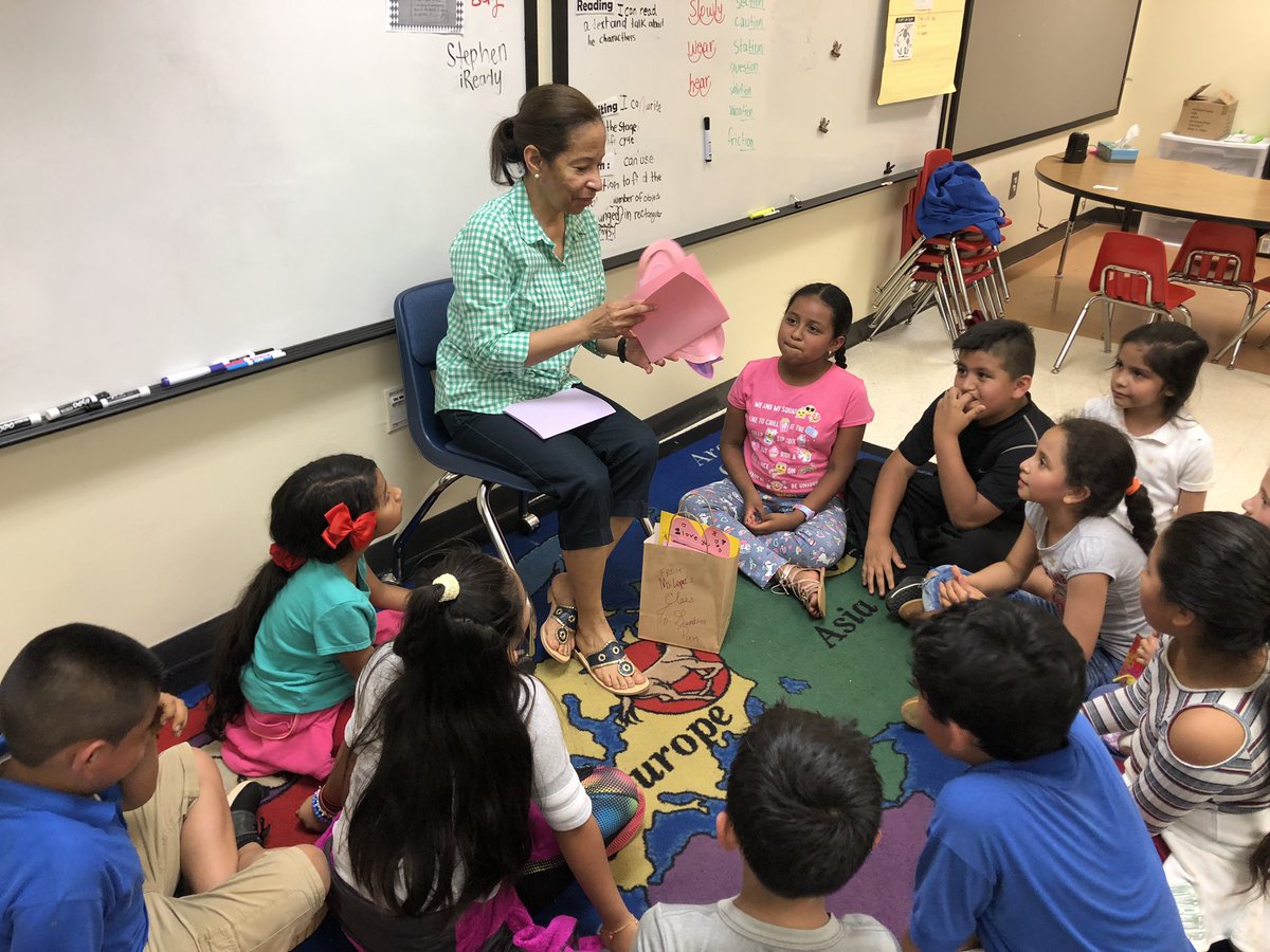maestralopez19's tweet photo. @peachtreereddot thank you for all the love you’ve poured into our students ❤️ we celebrated “granny” by making her cards. They really enjoyed having her come in and read to us every Tuesday and surprise us with goodies every now and then! @LFLions @LFLions_AP @TBarton42 https://t.co/pECxHBiCM4