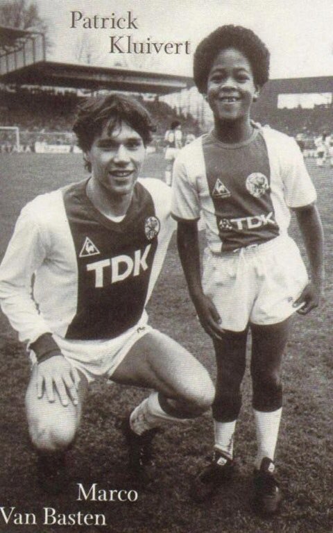 FOTOS HISTORICAS O CHULAS DE FUTBOL - Página 10 D6yc_a3WkAA9mVD
