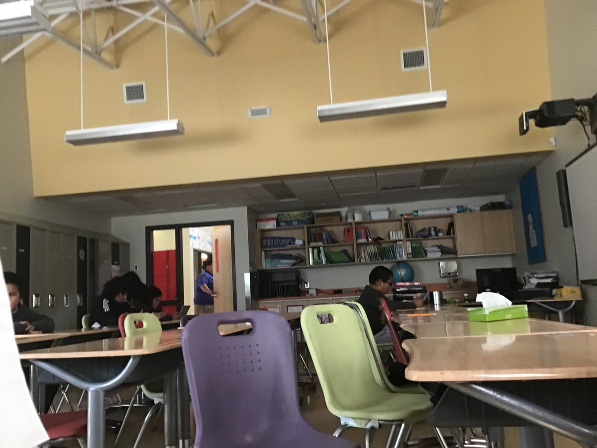 FiddlerKalem's tweet image. Brought my iPad to school i don’t know why！