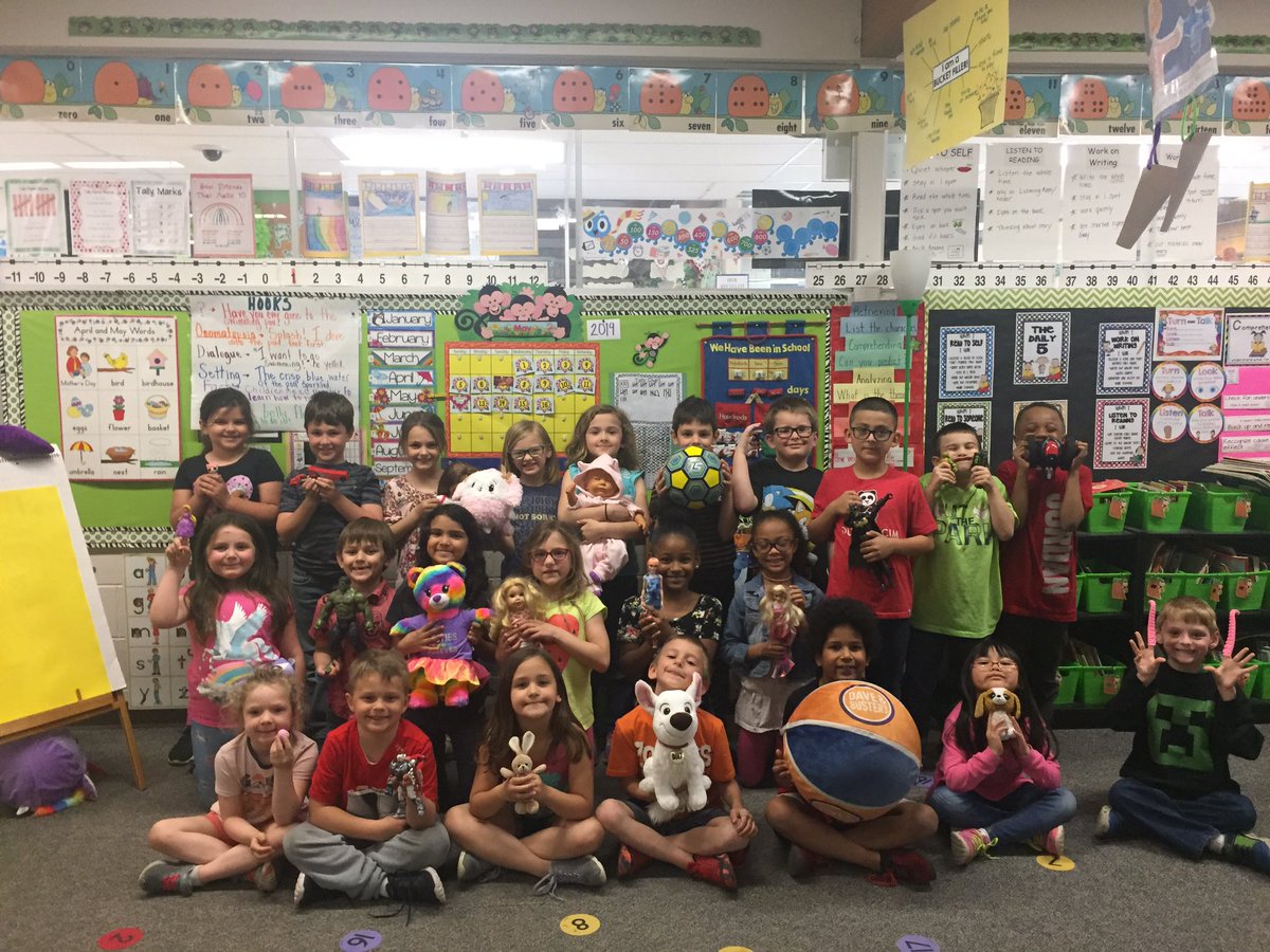 MrsGgrade1's tweet photo. My students had a Toy Showcase to wrap up our study of the diphthongs oi/oy. So much fun sharing our favorite toys. #ikefraser #FraserFamily https://t.co/uH6US9WveW