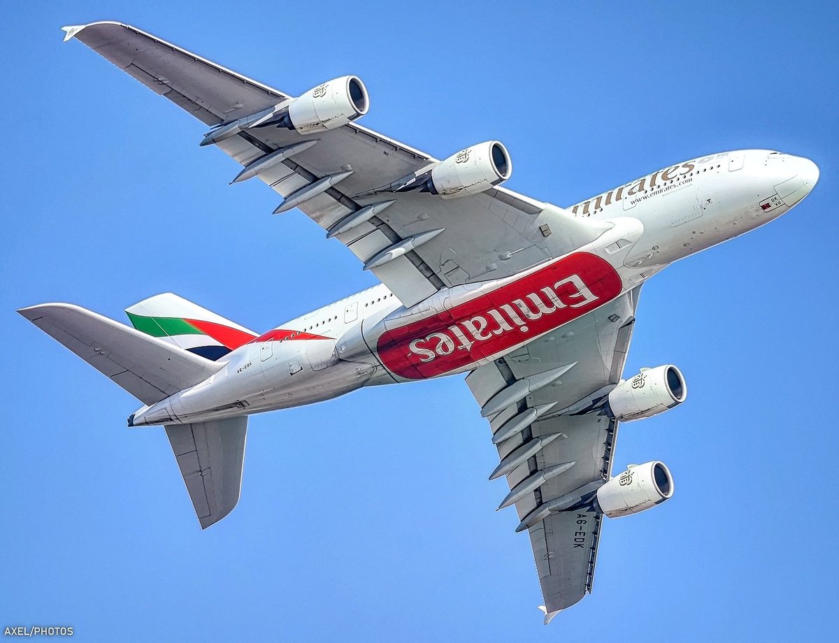 axel_lebl's tweet photo. Amazing @Airbus A380 of @emirates taking off at Barcelona El Prat Airport  (BCN/LEBL) to Dubai Intl Airport (DXB/OMDB). https://t.co/tePKq9dLB9