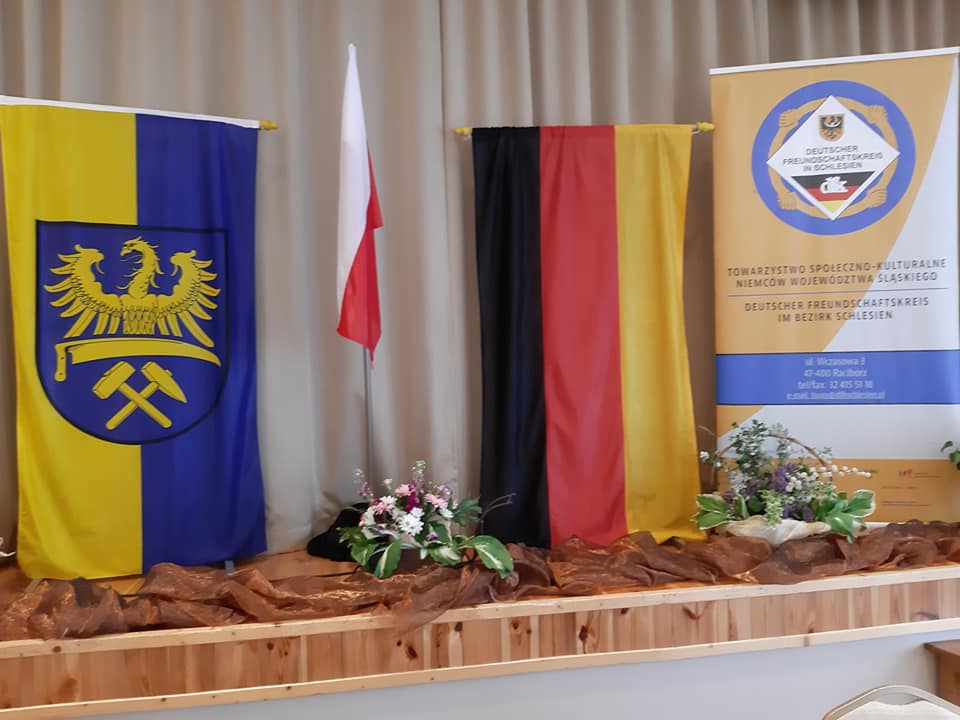 marekplura's tweet photo. Jest mi niezmiernie miło poinformować, że poparcia w wyborach do @Europarl_EN udzieliło mi @DFKSchlesien Towarzystwo Społeczno-Kulturalne Niemców Województwa Śląskiego❗️💙💛
Drodzy Przyjaciele dziękuję Wam za dzisiejsze spotkanie i Wasze poparcie.

Vielen Dank meine Freunde 😀 https://t.co/ABLN2i8OqH