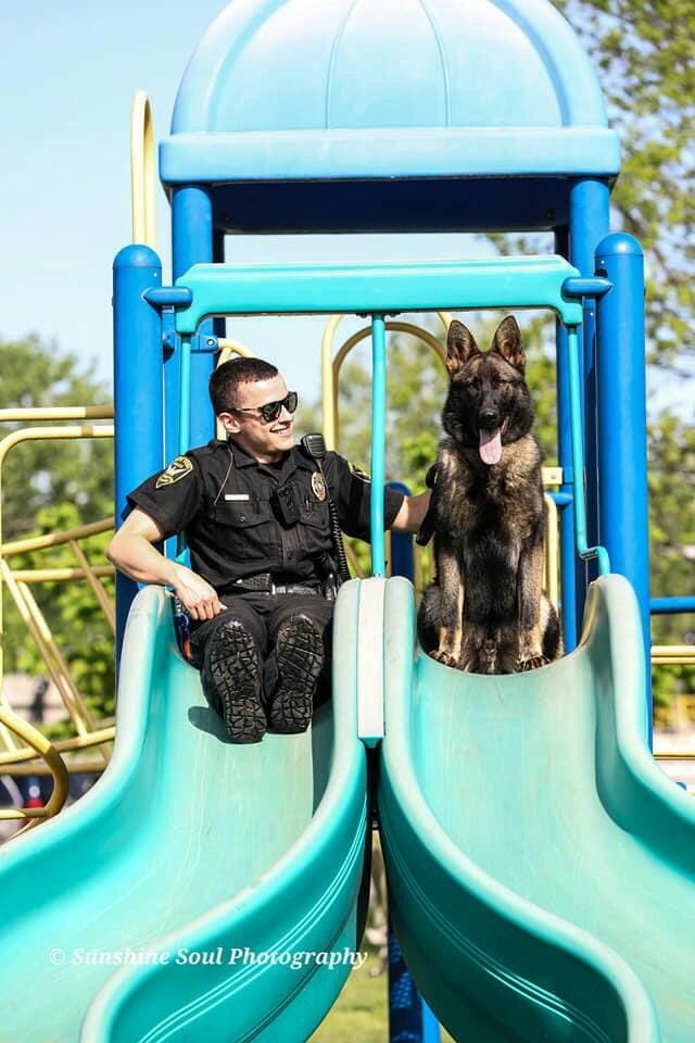 workingdogmag's tweet photo. We're sliding into Friday afternoon with a smile! 

#inframe: Handler Jordan Reyes, South Point Ohio and K9 Ammo

#workingdog #fridayfun #policeweek #k9 #slideslideslippityslide #k9unit #teamworkmakesthedreamwork #policedog #thinlinemedia #tlm #workingdogmagazine https://t.co/VhpYTMVgGv