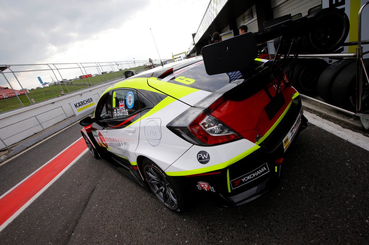 BradleyBurns06's tweet photo. Starting P10 tomorrow at Most. Let’s see what we can do! 👍
📸 FW Photografie
.
.
.
.
#BB06 #PyroMotorsport #BRDC #BRDCRisingStars #ADAC #TCR #TCRGermany #HondaCivic https://t.co/7j0GCpd2JO