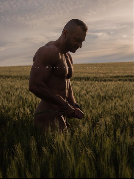 Alone in a field 
#gay? #muscle? #hot? #fit?? #bearded? #hotgay #bodybuilding? #bodybuilder? #body? #muscles?