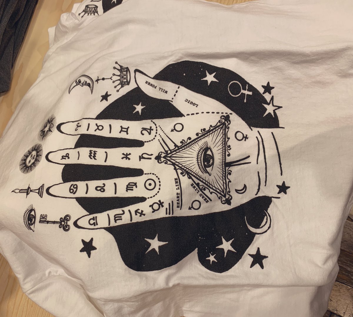 starsignstyle's tweet image. A Lot of #astrological motifs and mystical wear @UrbanOutfitters today! ✨🌞✨ #starsignstyle #astrology #zodiacfashion