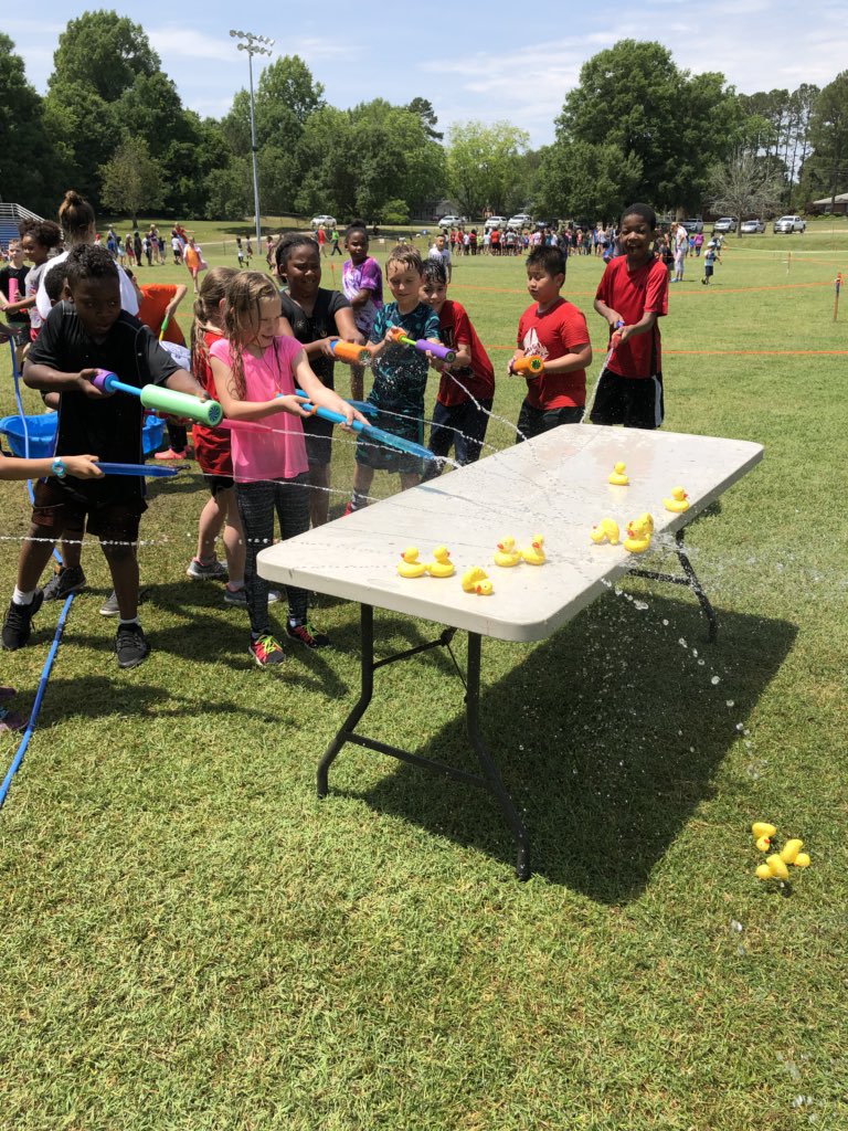 wesjackson3rd's tweet photo. More field day fun!!#WhosGotItBetterThanWES https://t.co/vHm3xchU0V