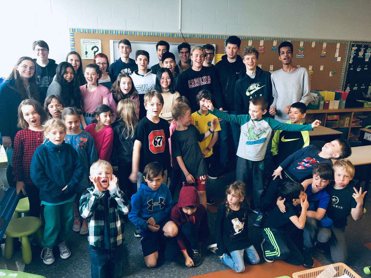CSAVA_GCI's tweet photo. Nos élèves de 11e Immersion en pleine action à l'école @MutchmorPS pour présenter leurs contes modernes #2019 aux 2e et 3e année. Merci à @chezchan et The BFF Books For Friends pour aborder les stéréotypes et sensibiliser nos élèves à l'inclusion @GlebeCI
https://t.co/39ix9X3lvy https://t.co/frml13j2p8