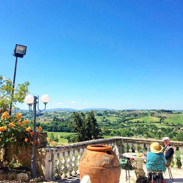 VillaLecchi's tweet photo. Our beautiful postcard!! 🌾🌾 🤩❤ #tuscany#italy🇮🇹#couple#takeabreak#peaceandquiet#sunshine#villalecchi#poggibonsi#landscapephotography https://t.co/OauGdUpDeF