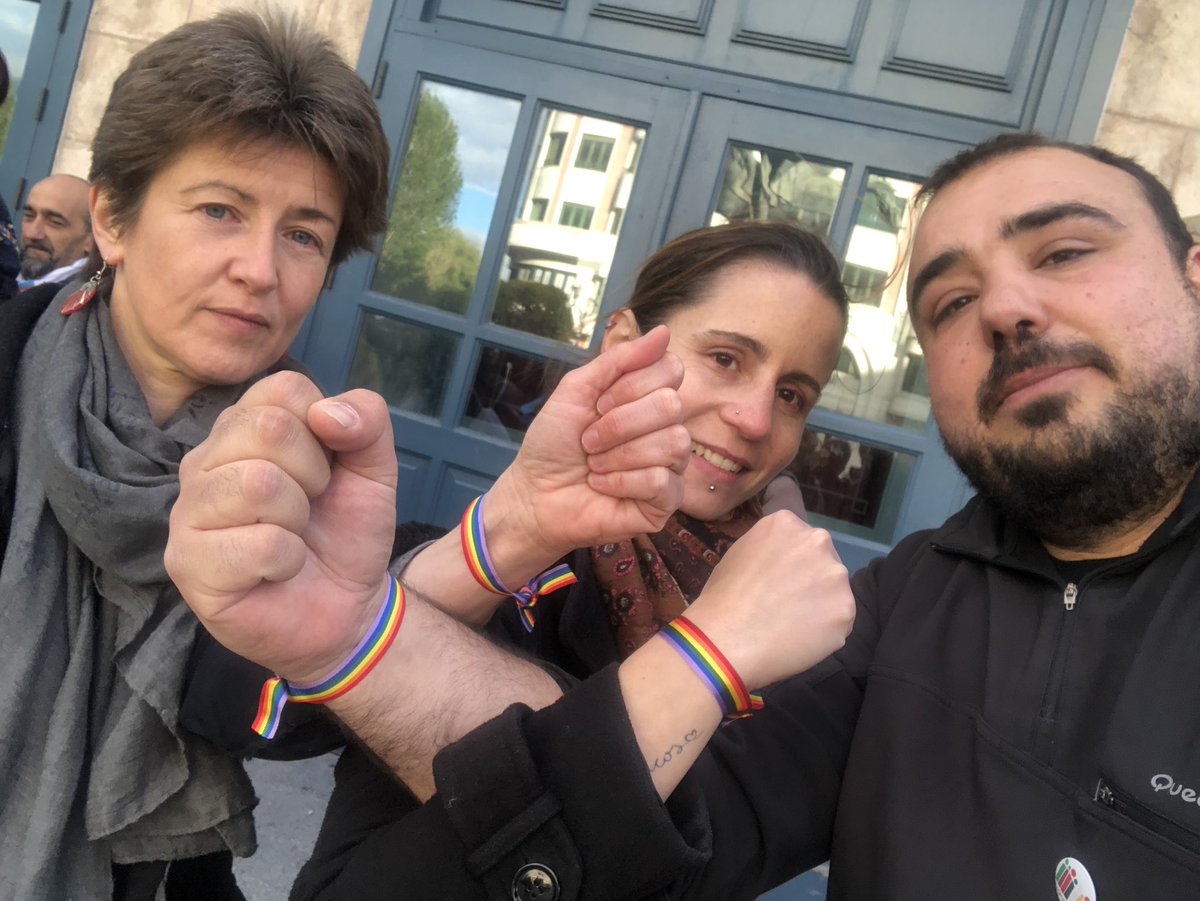 ImaginaBurgos's tweet photo. Y un gran interés y actividad a lo largo de la tarde en nuestra carpa, en poco tiempo hemos repartido (y agotado más de 100 pulseras) https://t.co/Alj6JOFfgb