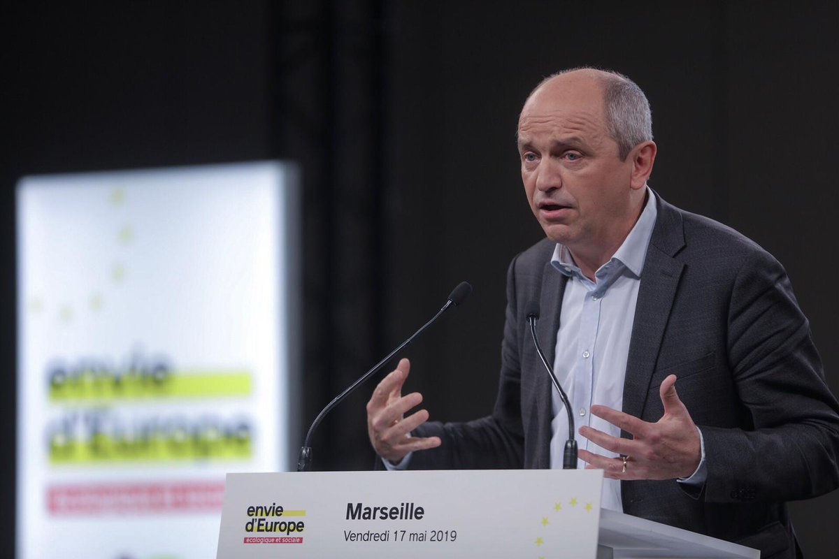 enviedeurope's tweet photo. @faureolivier @MebarekNora @thomasroller @placepublique_ @PJouvet @Vauzelle "Baisse de la CSG, désindexation, le gouvernement est clair depuis 2 ans : on veut baisser les retraites, maintenant, on nous dit de travailler plus pour avoir le droit de partir à la retraite. #disonsSTOP" 
- @larrouturou #enviedEurope https://t.co/PD8AH7fYzD