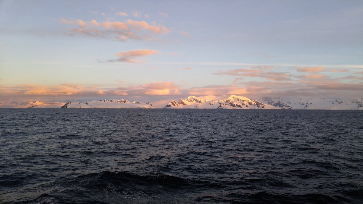 leocfurg's tweet photo. Gerlache Strait, Antarctica Peninsula.
#oceanography #southernocean #antartica #marinescience #oceanografia #antarctica #oceanoaustral #gerlachestrait #oceanology #oceanologia #ocean https://t.co/ZncPuiY8Lw