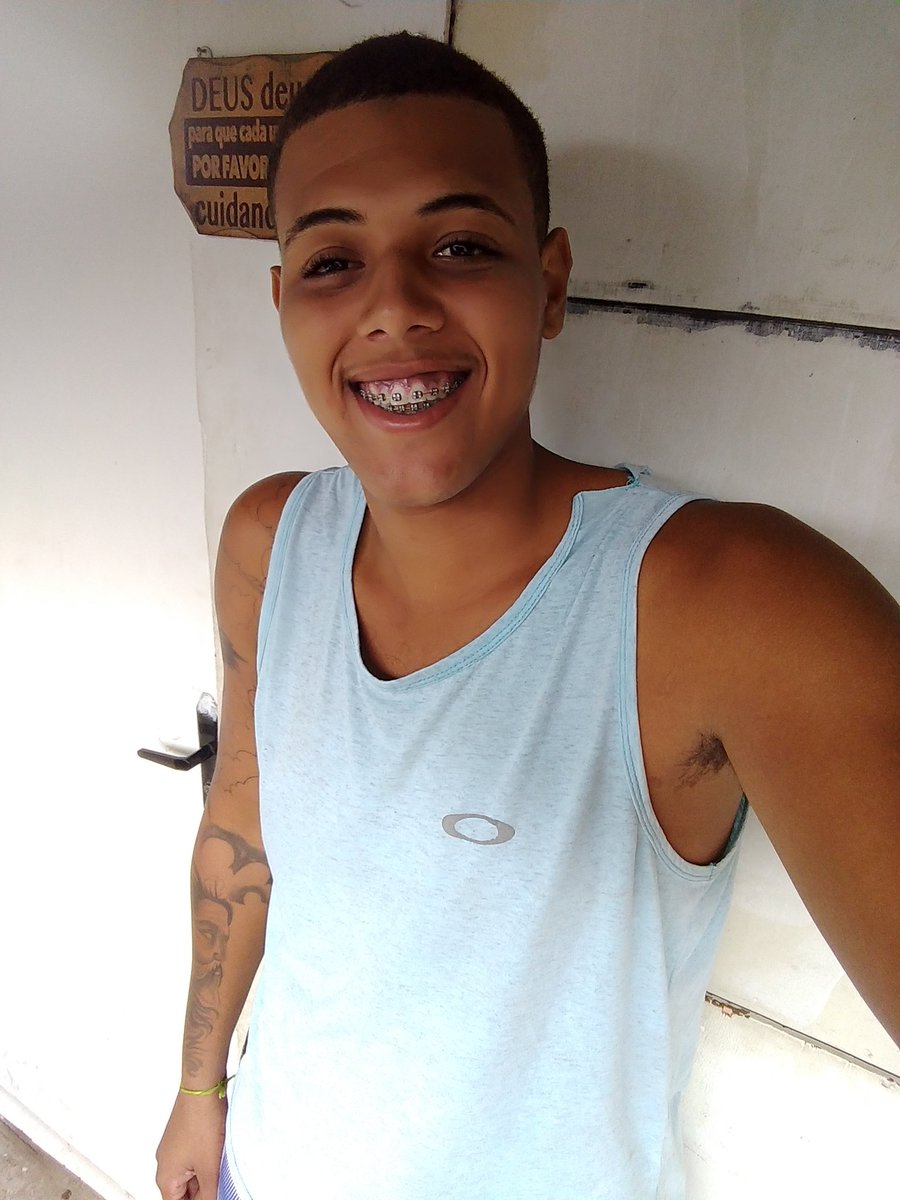 ReeiisLucas's tweet photo. Parabéns pra mim 1.9 🎆🎇🎁🎊🎉
Obrigado meu Deus por mais um ano de vida ❤️🙏 https://t.co/8CMQwnXwqG