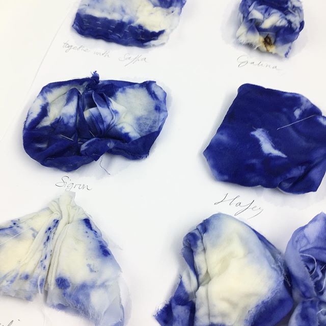 Bacterials dying !!! Hâte de déplier nos échantillons, les bactéries ont bien bossé, c’est tellement surprenant ! Dernier jour de cette intensive semaine : biomaterials, soft sensor, felting, leather molding... bref et si on ramenait toutes ses connaissa… bit.ly/2Hurzxe