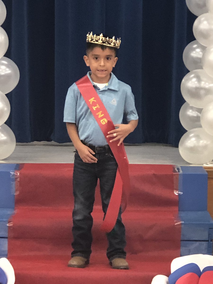 ZayasNini's tweet photo. Our Wilson  Royal King &amp; Queen for 2019 both from Ms. Zayas class!  🤴 👑 👸 👑 Anthony Montes &amp; Diahney Salinas @warriors112 @PTOWILSON112 @juanmontes101 @ajuribe88 @DBzibziak4 https://t.co/Re4m5wqUN6