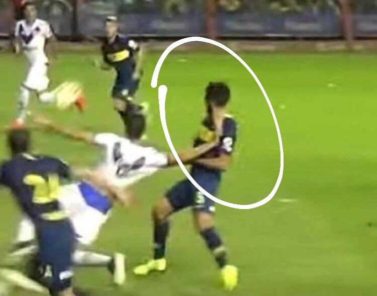 LeoAriasPrensa's tweet photo. Mira bien estas fotos por acá, básicamente porque no las van a repetir 792.000 veces ni las van a analizar con una lupa biónica como hacen con las que son contra Boca 🤷‍♂️ https://t.co/G4Q02ZYzYq