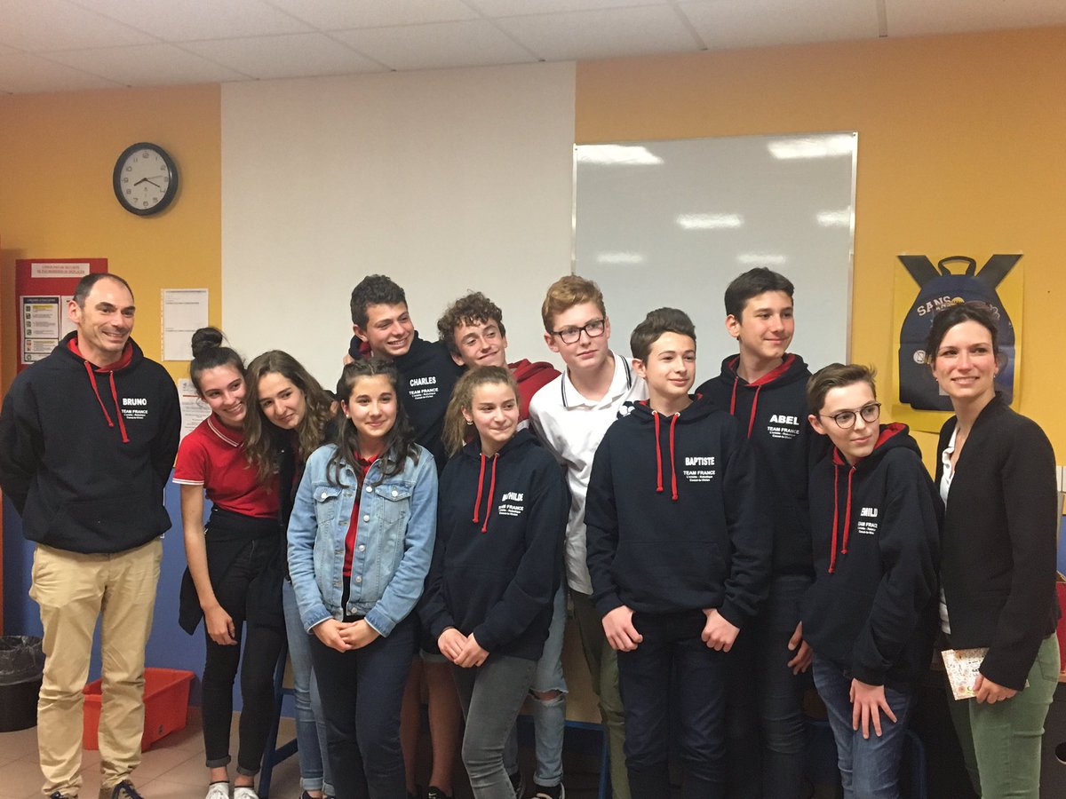 clangouet2017's tweet photo. Soirée souvenirs des élèves et de leurs professeurs du collège @l_oriette #Cosselevivien Voyage à New York et Concours Roborave Formidable expérience pour tous @RoboRAVE53 @lamayenne @acnantes https://t.co/xSTs3TCV00