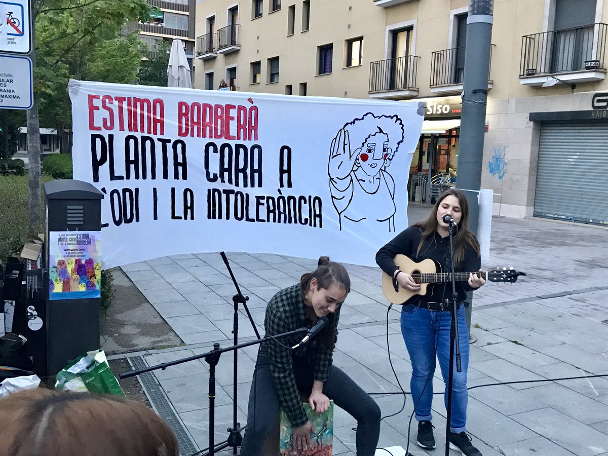 bdvplantacara's tweet photo. Agraïm a la Colla Bastonera de @Ins_LaRomanica i al grup barberenc #quelcom les seves actuacions d’avui #EstimaBarberà #BarberàPlantaCara https://t.co/C5h2ZM7ibY