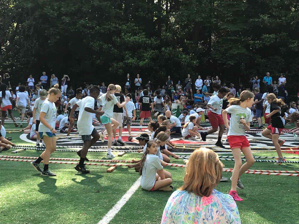 DRice_PE's tweet image. Fabulous Field Day opening activities at Brandon ES  #TandLworks @MorrisBrandonES @TommyUsherAPS@PE22fit1 @jbland100