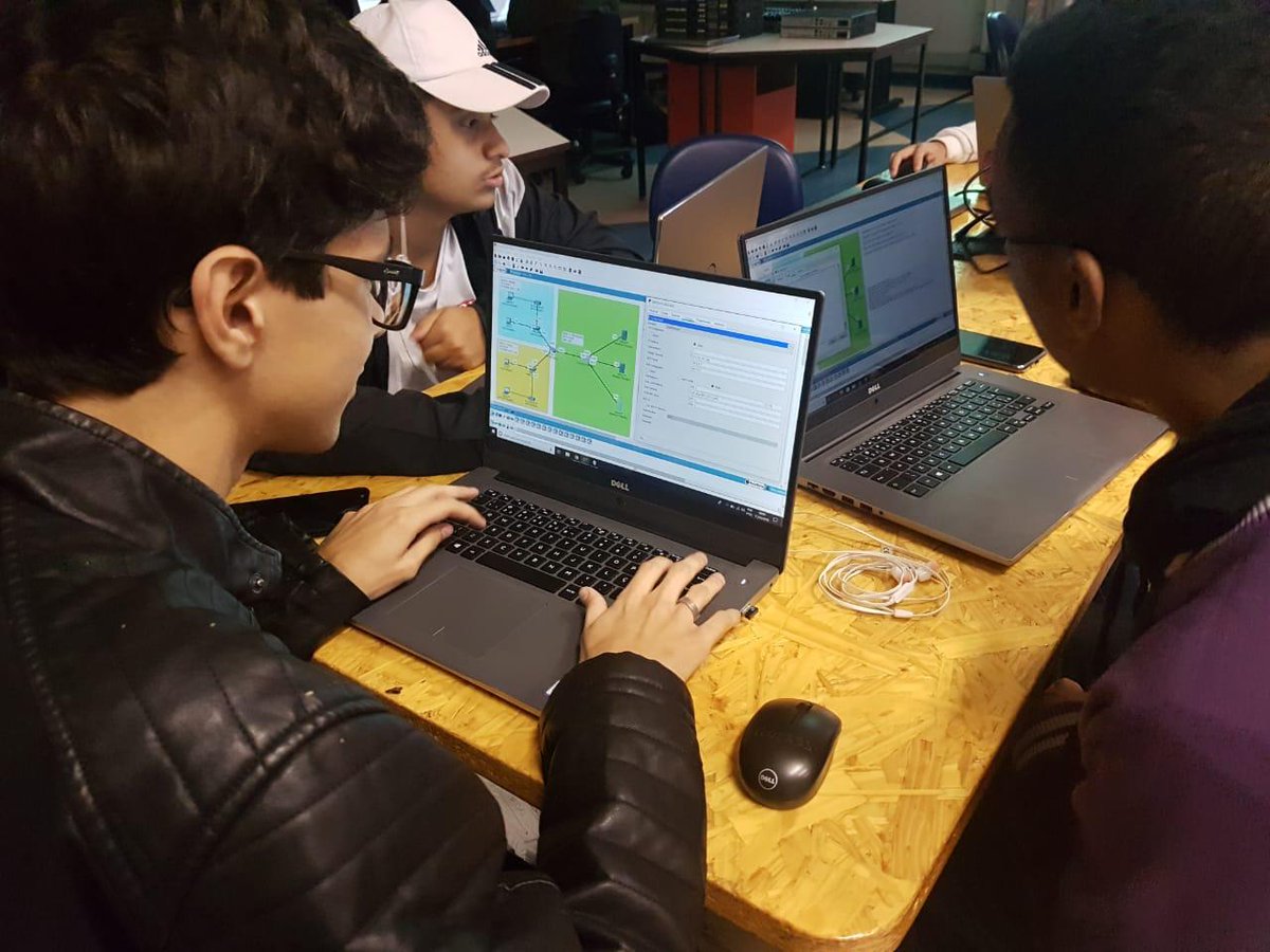 senaiinfo's tweet photo. Hoje rolou um sprint com nossos alunos do curso Redes de Computadores!

O objetivo desse desafio é aproximá-los dos problemas reais do mercado de trabalho e acompanhar de perto o desempenho de cada aluno! 😄 https://t.co/SpkByUhJo9
