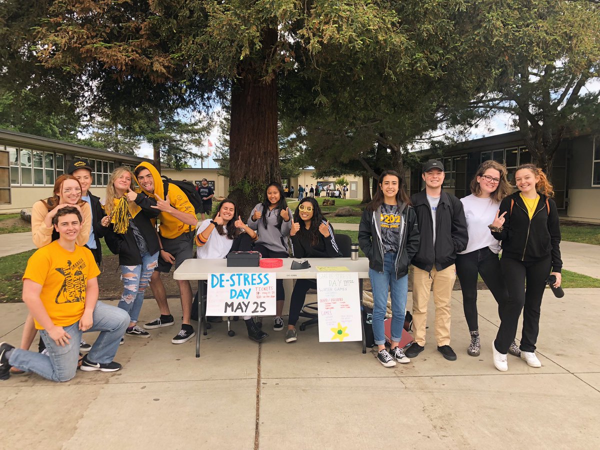 flaminflamingo2's tweet photo. Buying our destress day tickets in the most spirited way possible! Destress Day is 5/25 1-5pm on the football field! Missing: a lot. @GHSSpiritGamess https://t.co/FUCSIZX4Bd