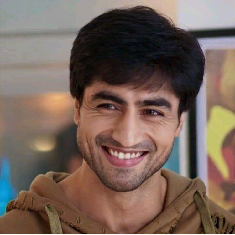 alqandi_rowa's tweet photo. Happy birthday 🎂🎁🎉👑 @ChopdaHarshad may God bless you and be happy always https://t.co/Vv1j1HWNFT