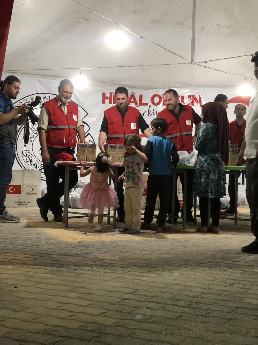 drkerem's tweet photo. Yetim gelir bayramlığını ve oyuncağını alır gider.
Gider de bizi de yıkar gider ...😔 https://t.co/DSDIA7VXcF