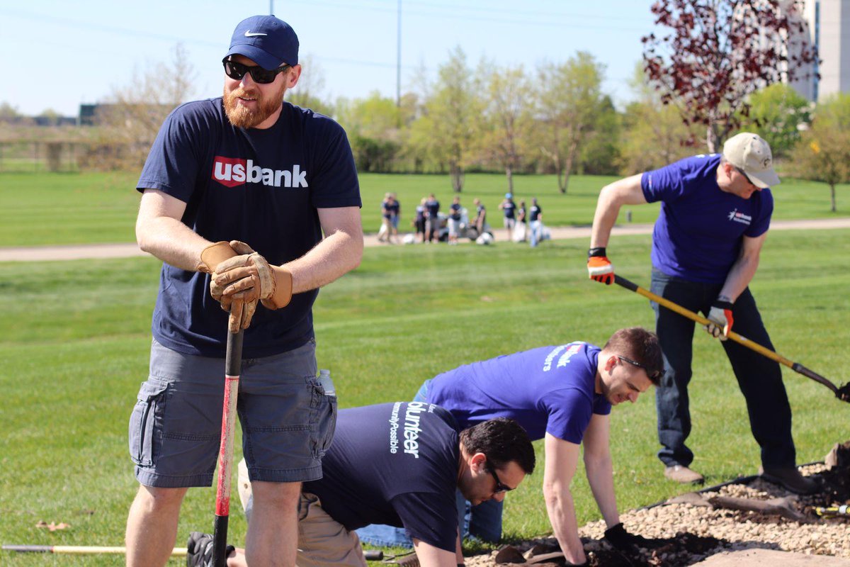 usbank's tweet photo. At U.S. Bank, we volunteer our time and build community along the way. Our employees spent the day at Fort Snelling National Cemetery, cleaning up in preparation for Memorial Day. #CommunityPossible https://t.co/ACOzJuq7Ap