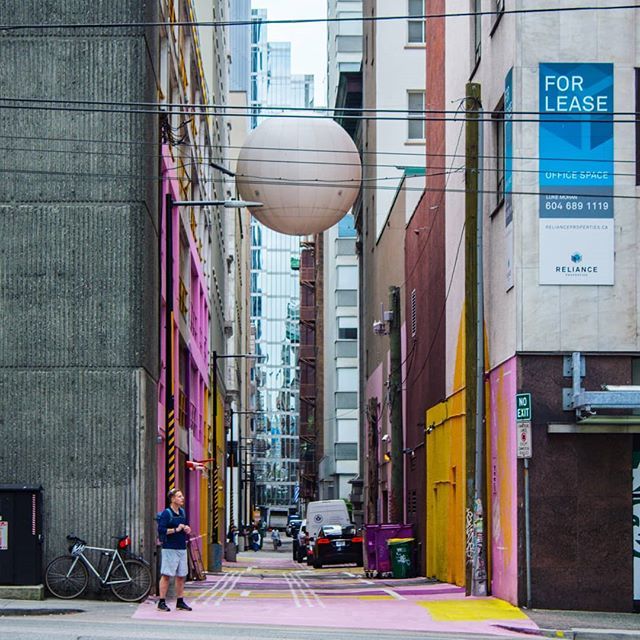 thePainter_'s tweet photo. Pink Alley

#basic #pinkalley #Vancouver #BritishColumbia #Canada #pink #alley #city #hashtag #floatingball #yelloelw #downtown #randomManInBlue https://t.co/M2ow9sTiKI https://t.co/BJb7Nlq0JB