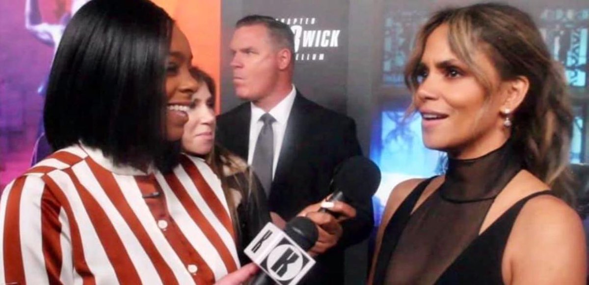 shadowandact's tweet image. 'I Can't Skip My Brother and Sister': @HalleBerry refuses to pass by Black journalists on #JohnWick3 red carpet after publicist denies access buff.ly/2VH6A46